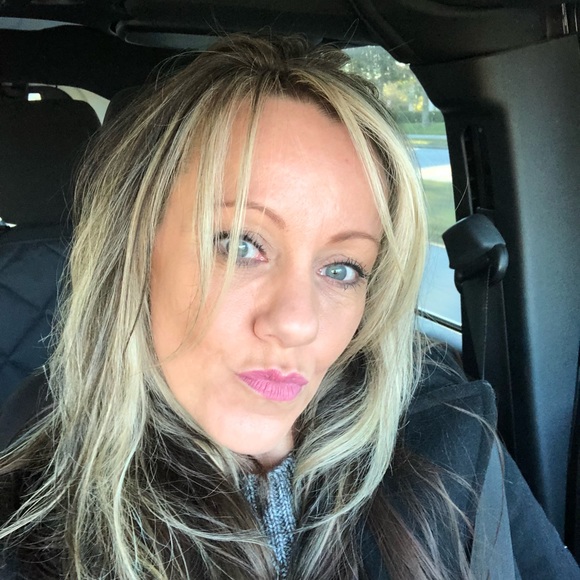 Meet your Posher, Lisa - Picture 1 of 1